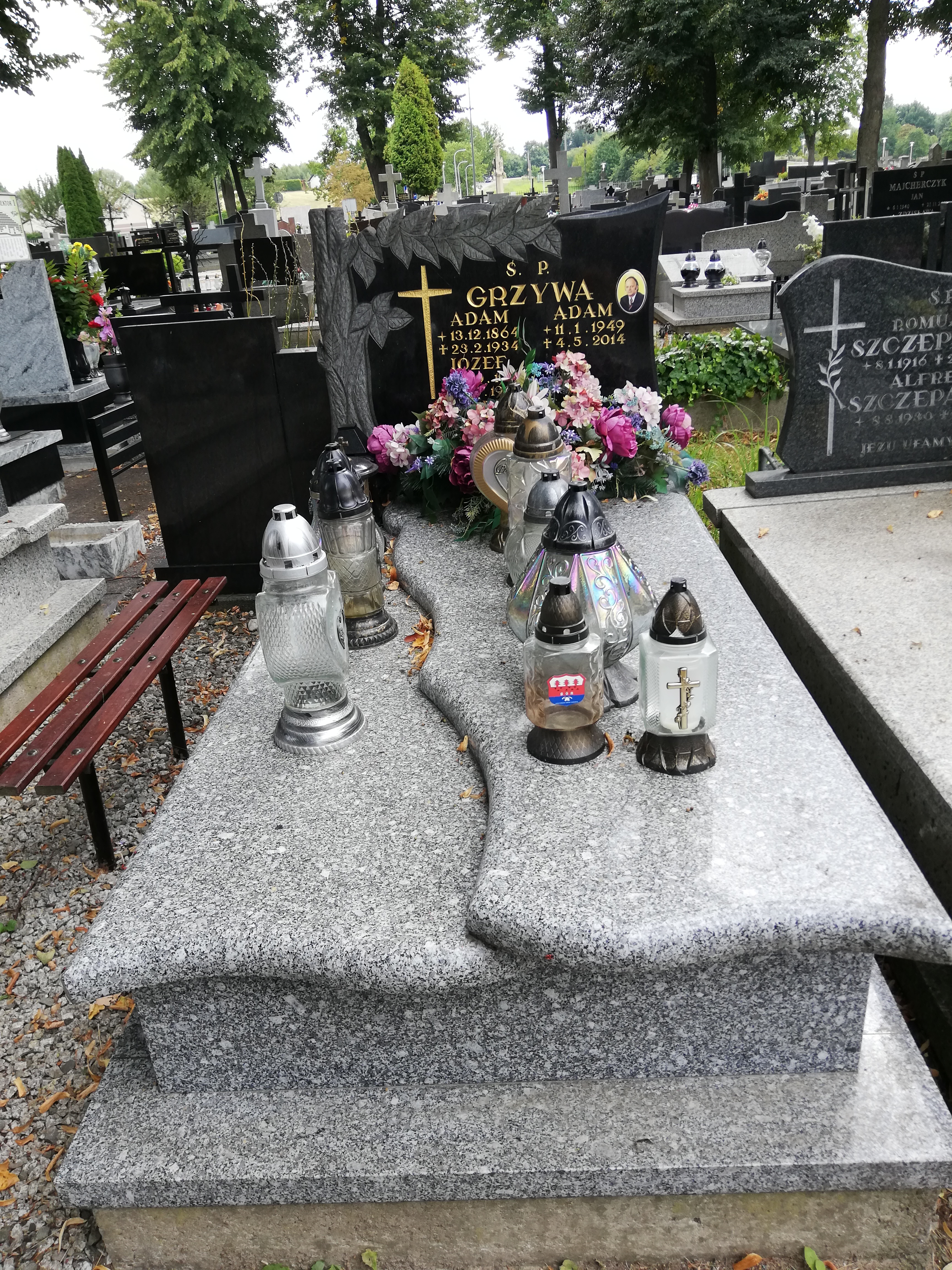 Grób Adam Grzywa